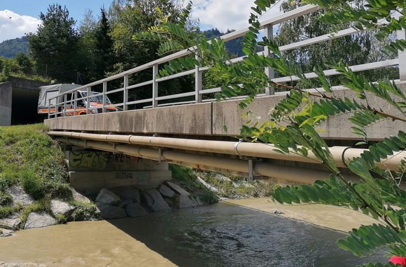 Die Brücke am Feldwiesenweg über den Treffner Bach wird saniert