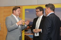 Bürgermeister Günther Albel, Bildungsminister Martin Polaschek und Landesrat Daniel Fellner präsentierten das neue Kolleg.  