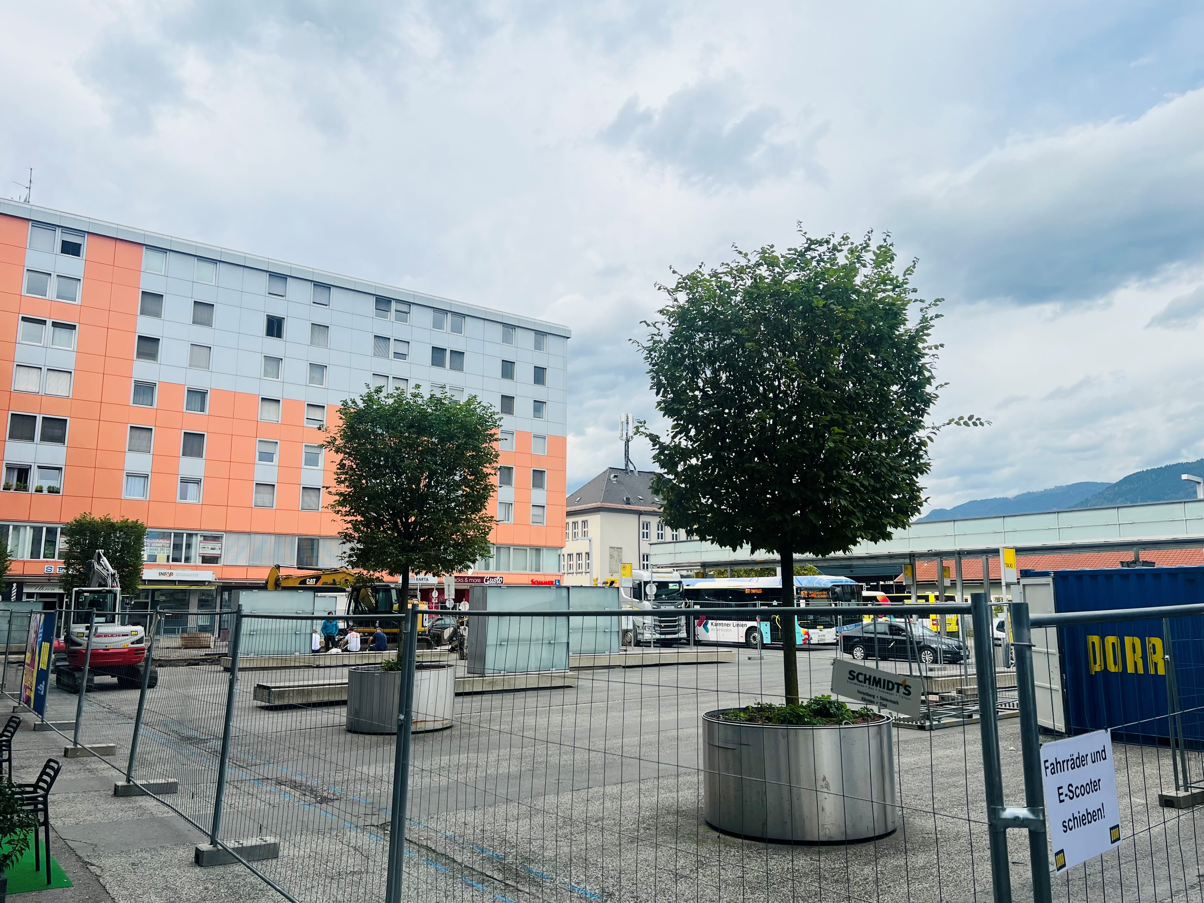 Am Montag, 22. September, haben die Bauarbeiten auf dem Bahnhofplatz begonnen.