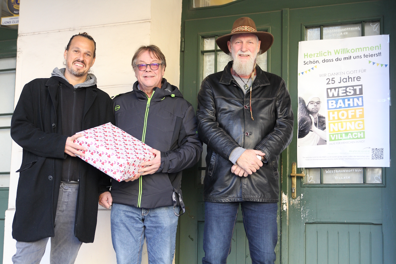 Westbahnhoffnung sammelt wieder Packerln