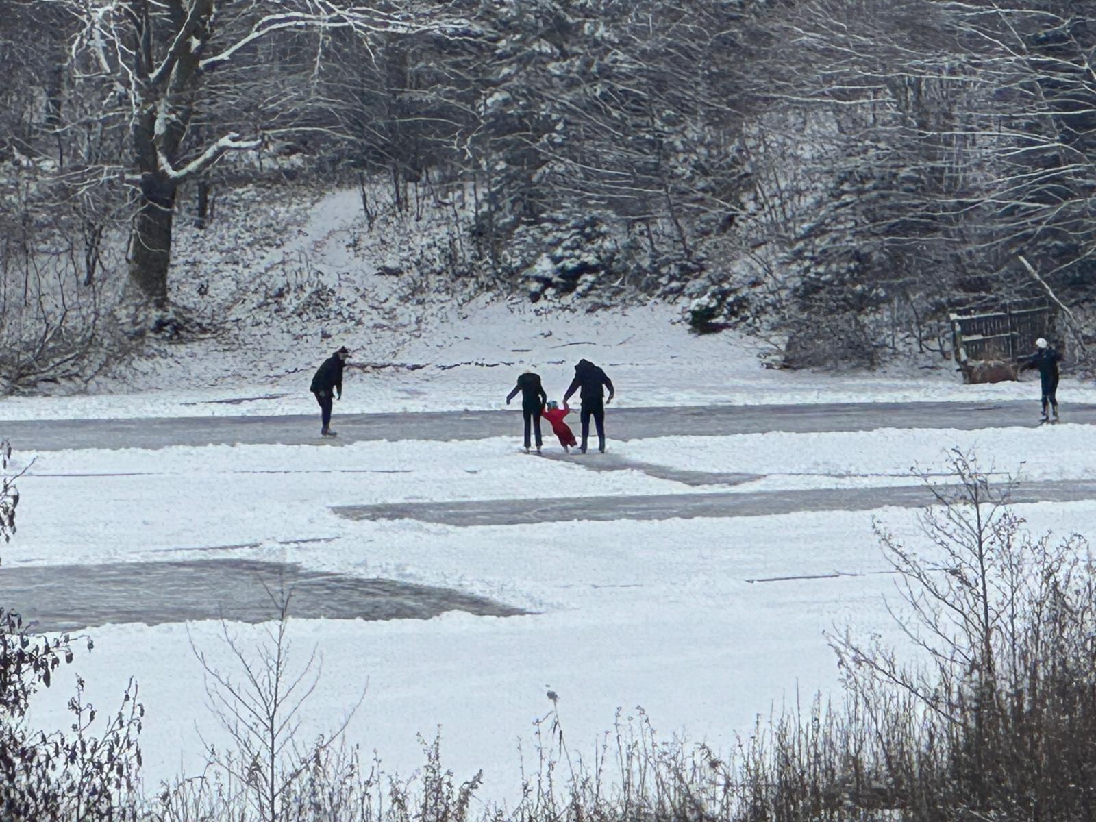 Lebensgefahr auf vermeintlichen Eisdecken