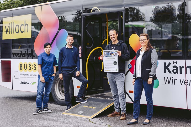 Von links Nicole Tschojer (Dr. Richard, Daniel Besic (Bereichsleiter Dr. Richard), Stadtrat Sascha Jabali Adeh und Susanne Fohn, ÖZIV Kärnten.