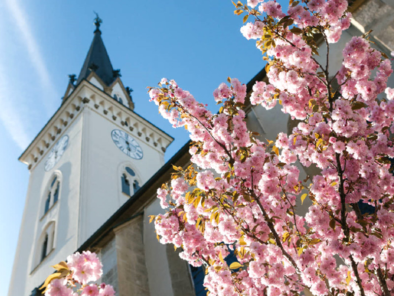 Blick auf die Stadtpfarrkirche St. Jakob in Villach