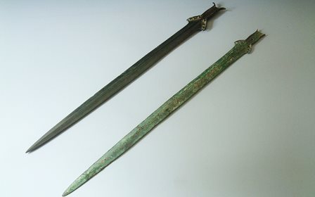 Bronzeschwerter aus Annenheim, um 1200 v. Chr.