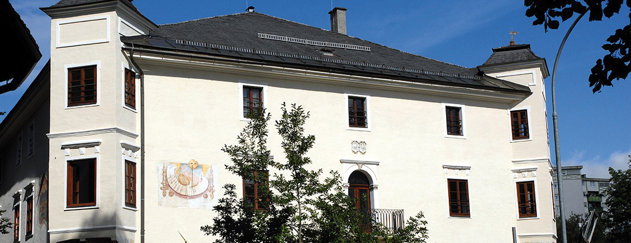 Vorderansicht des Dinzlschloss in Villach