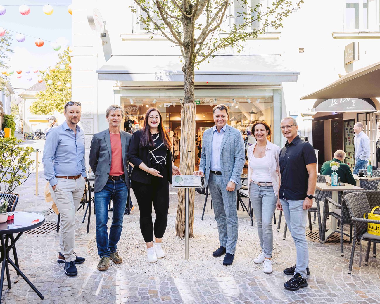 Baudirektor Thomas Moraus, Stadtgrün-Abteilungsleiter Wolfgang Faller,  Vizebürgermeisterin Sarah Katholnig, Cineplexx-Geschäftsführer Christof Papousek, Villachs Cineplexx-Standortleiterin Petra Wallner, Schwammstadtprojekt-Leiter Gerhard Duschnig.