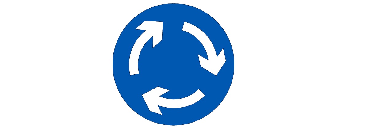 weiße Pfeile in einem blauen Kreis