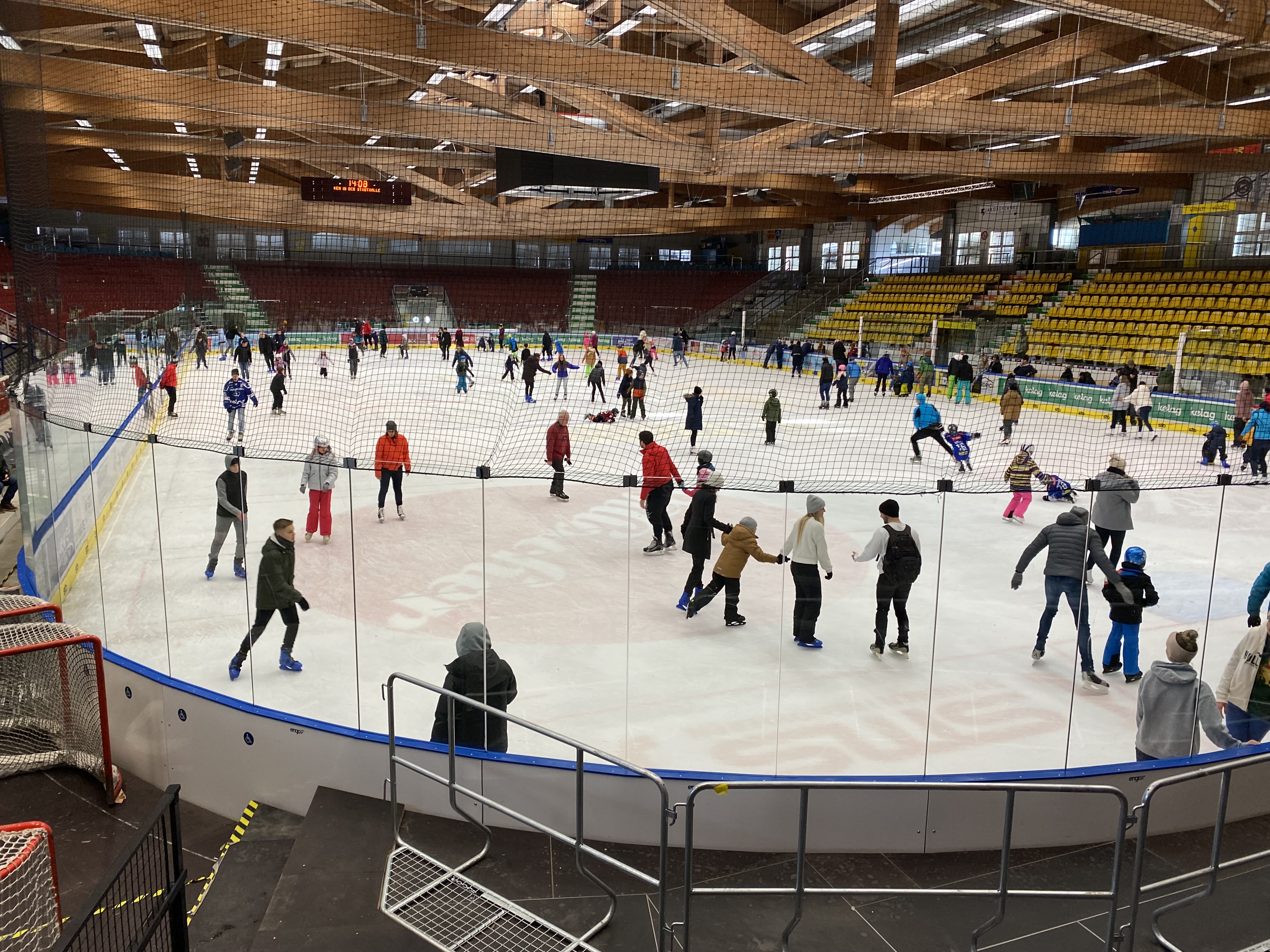 Publikumseislauf in der Stadthalle