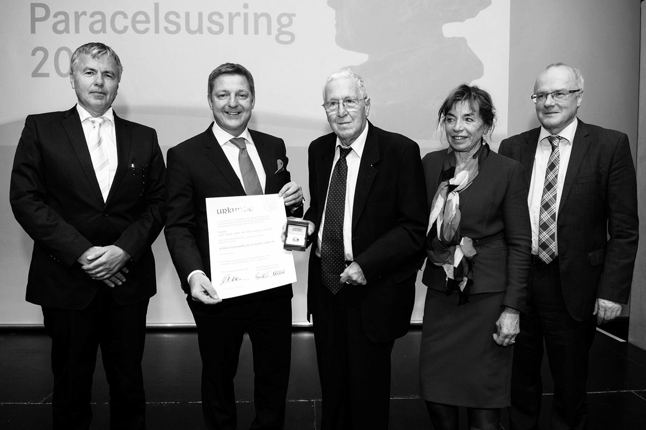 Im Jahr 2016 erhielt Primar Scholz als Anerkennung seiner herausragenden Verdienste den Paracelsusring der Stadt.
