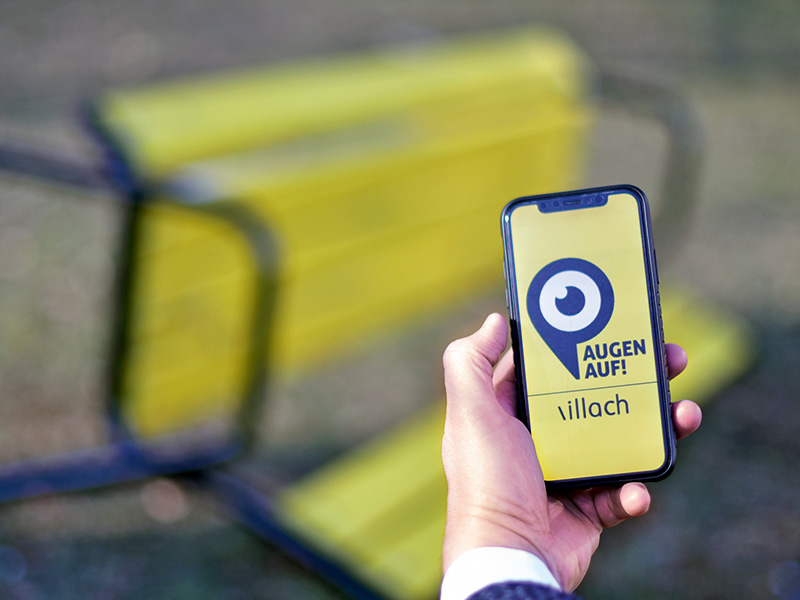 Blick auf Smartphone mit der geöffneten AUGEN AUF! VILLACH App