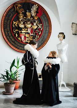 Kinder in der Schausammlung PLUS