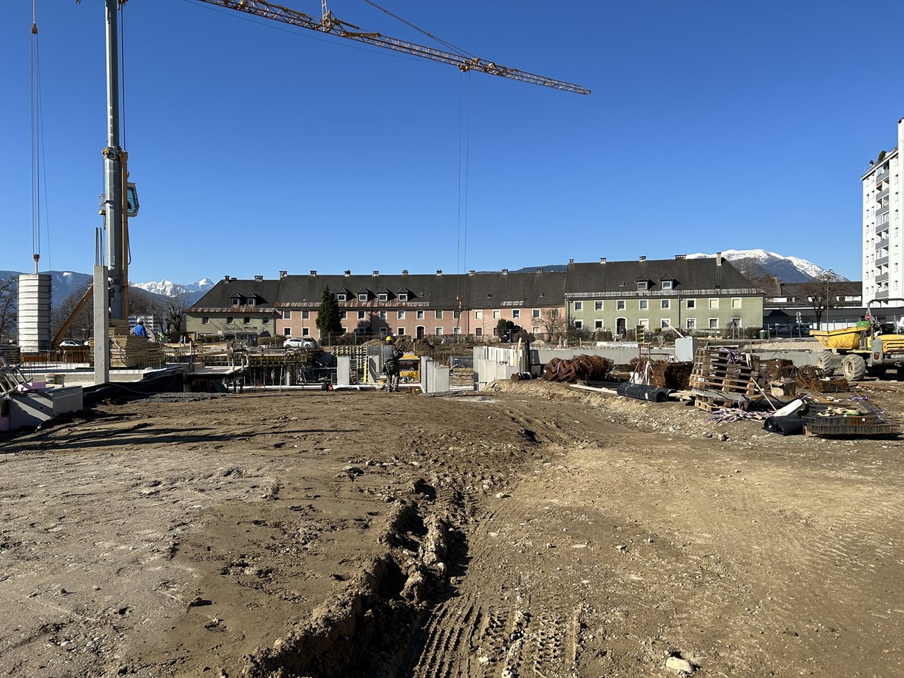 Das Bild zeigt Bauarbeiten in der Kanaltaler Siedlung. 