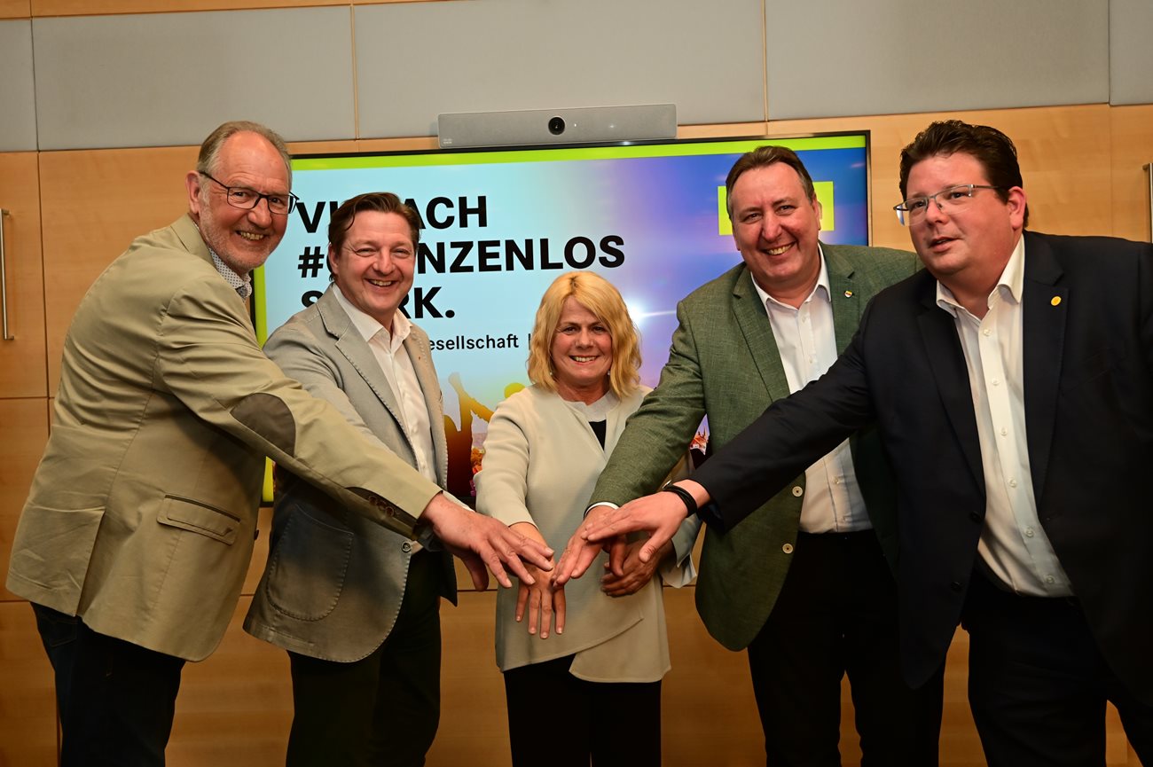 Von links Wirtschaftskammer-Obmann Bernhard Plasounig, Bürgermeister Günther Albel, Vizebürgermeisterin Gerda Sandriesser, sowie die Stadträte Erwin Baumann und Christian Pober. 