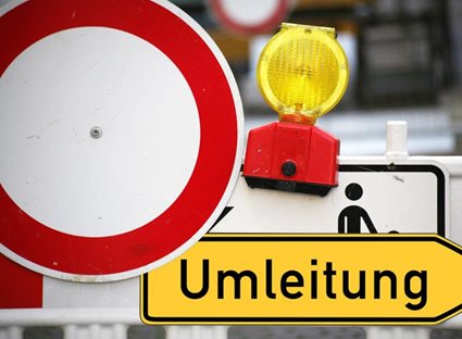Verkehrszeichen: Fahrverbot, Umleitung, Baustelle