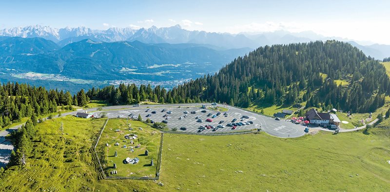 Die Villacher Alpenstraße lädt am Freitag zum Geburtstagsfrühschoppen auf die Rosstratte ein. 