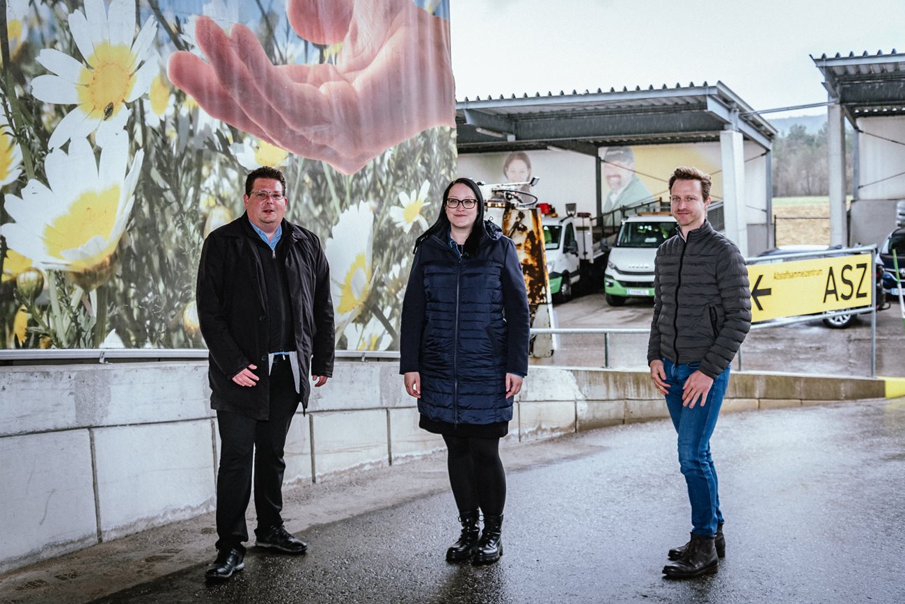 Vizebürgermeisterin Sarah Katholnig mit Stadtrat Christian Pober (links) und ASZ-Chef Christopher Pfleger. 