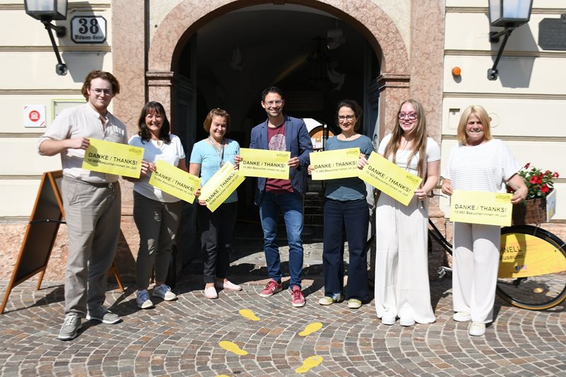 Das Team des Museums der Stadt Villach mit Kulturreferentin Vizebürgermeisterin Gerda Sandriesser und Direktor Andreas Kuchler