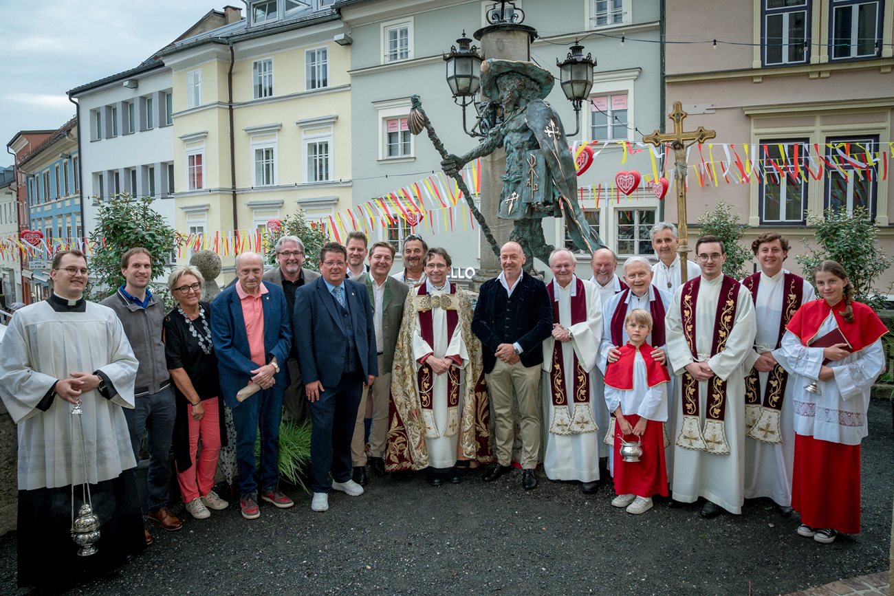 Die Jakobus-Statue wurde am Freitag feierlich enthüllt und gesegnet. 